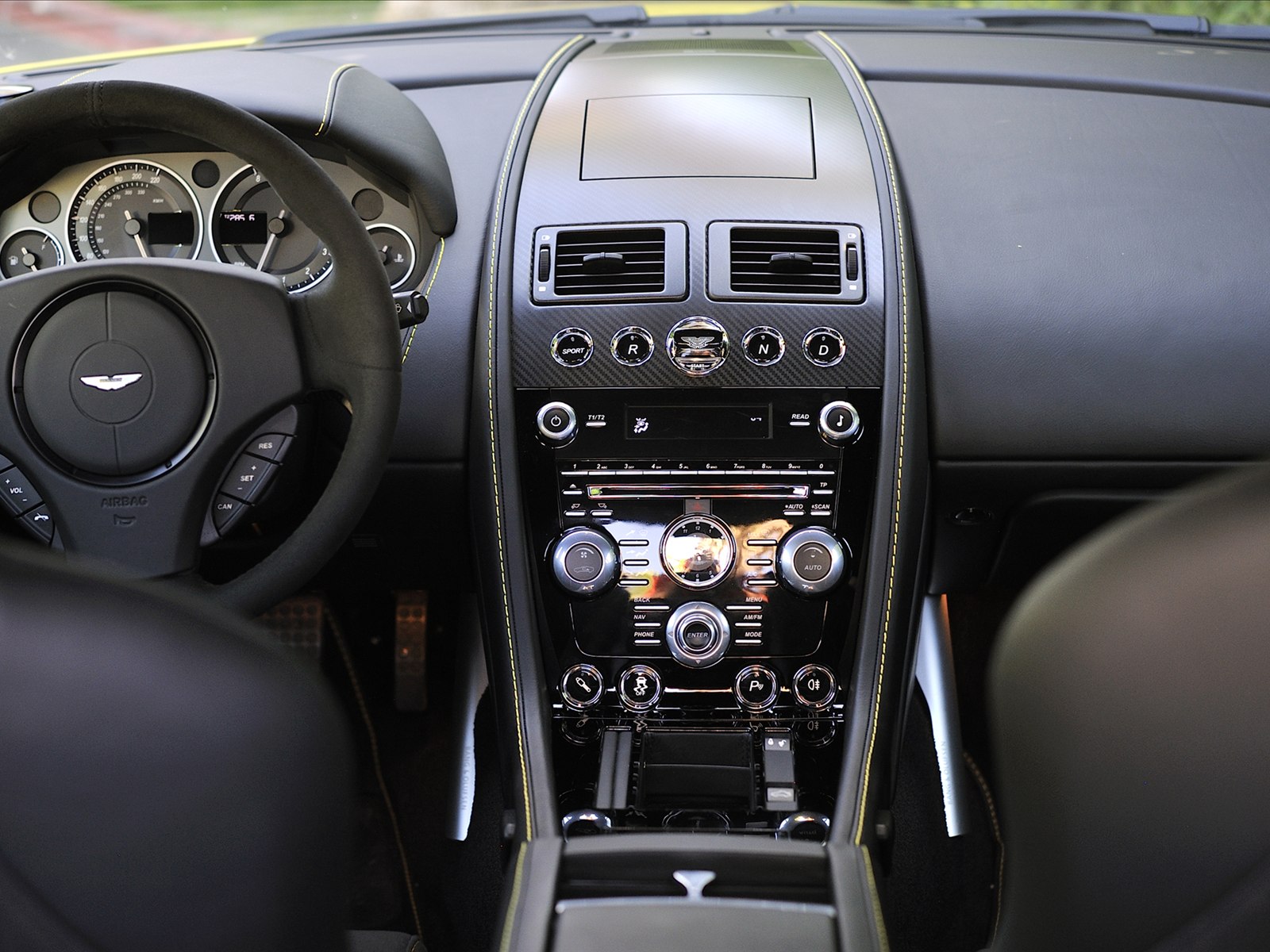 Aston Martin V12 Vantage S 2014